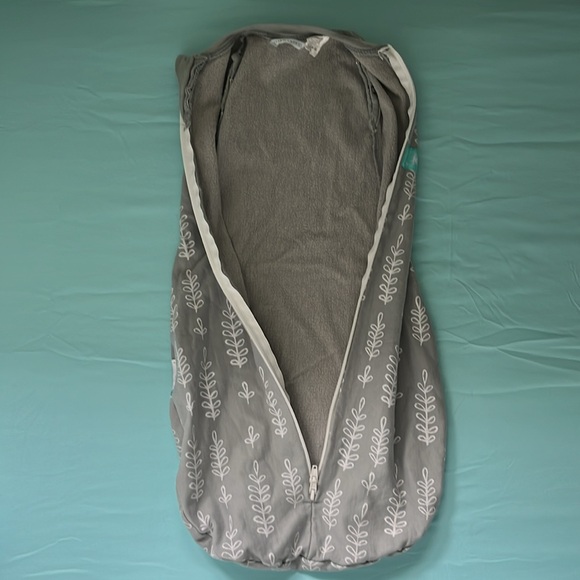 Lot Ergo Pouch Cocoon Swaddles with option to transition to arms out! 1.0 tog - Picture 8 of 9